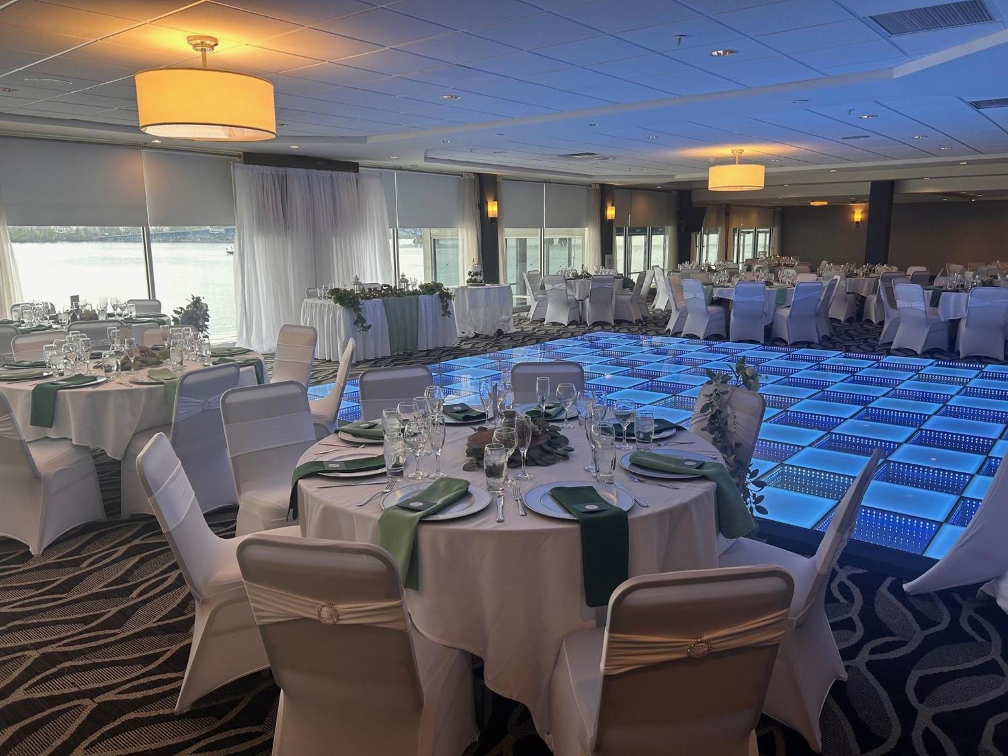 Crowne Plaza Niagara Falls Ny - Riverside By Ihg Exterior photo