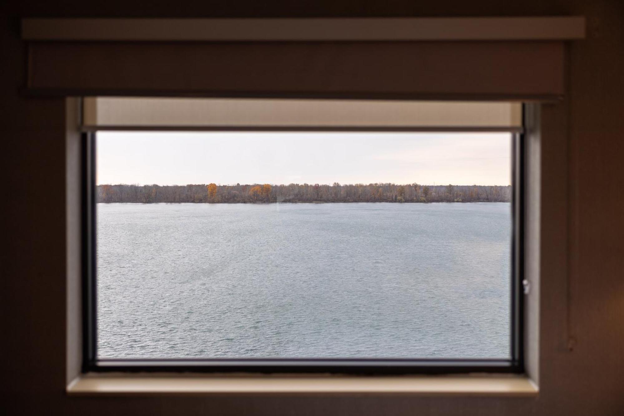 Crowne Plaza Niagara Falls Ny - Riverside By Ihg Exterior photo
